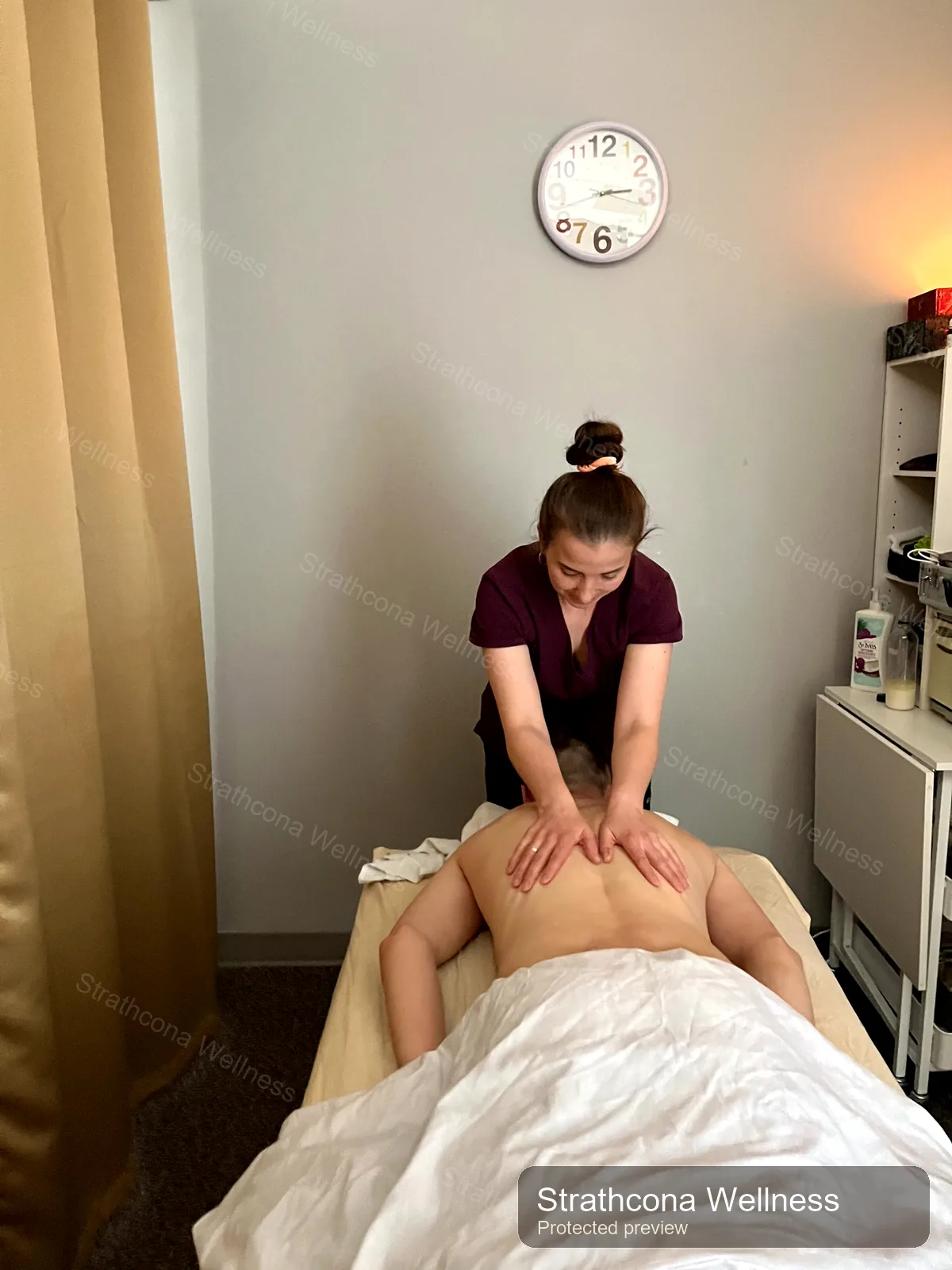 Relaxing massage session focused on comfort and technique